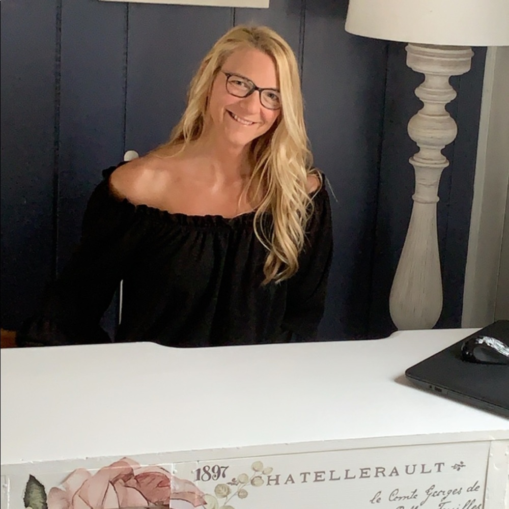 Meet your Posher, April